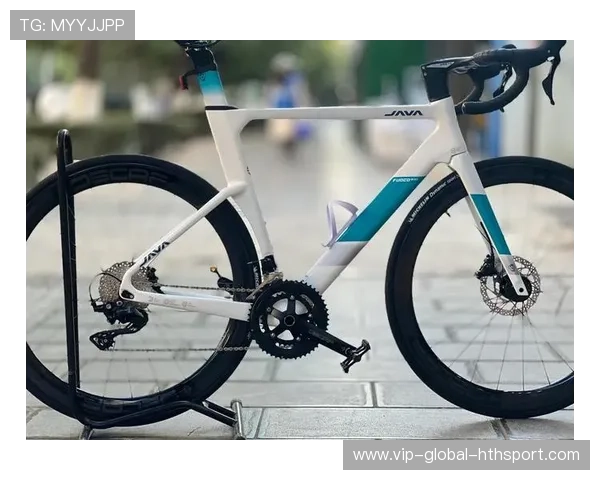 公路赛冲刺手破风后突然加速取胜