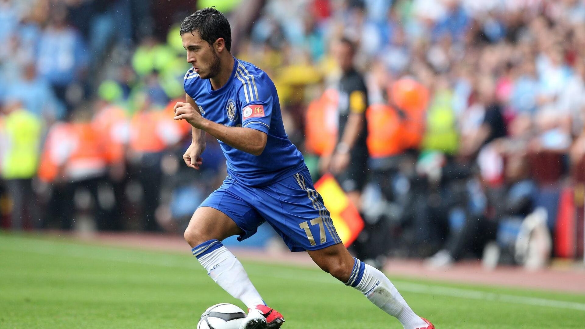 主场气氛热烈是否会干扰客队罚球,足球比赛主场客场是什么意思